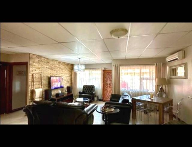 2 BEDROOM SIMPLEX FOR SALE IN ARBORETUM